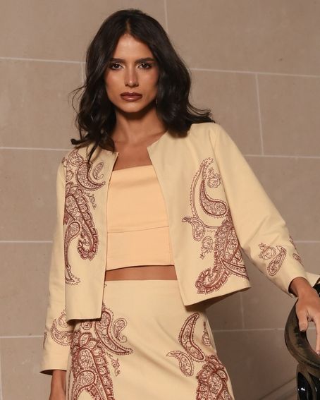Casaqueto Bordado Paisley Areia