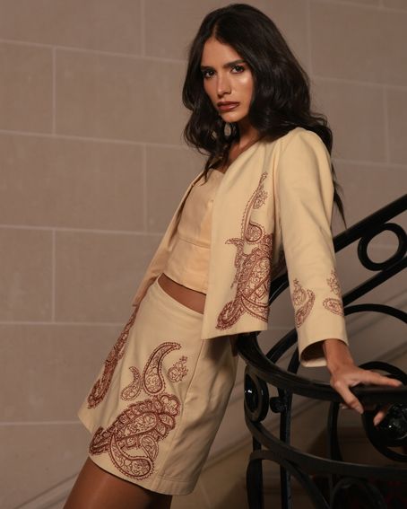 Short-Saia Bordado Paisley Areia