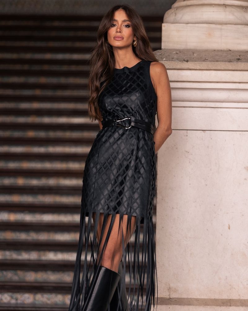 Vestido-PU-Arrastao-Franjas