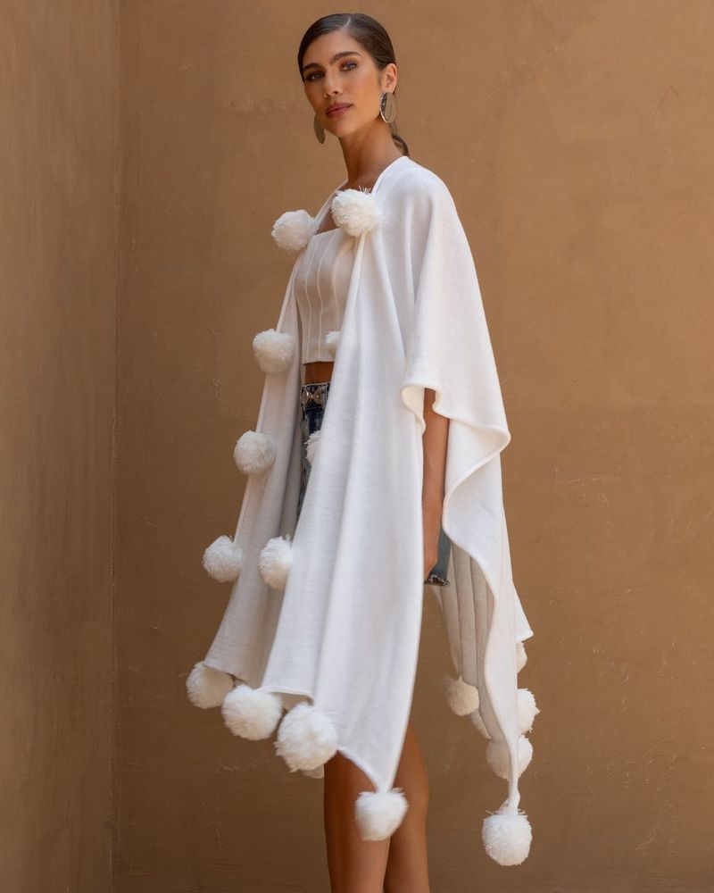 Poncho-Tricot-Pom-Pom