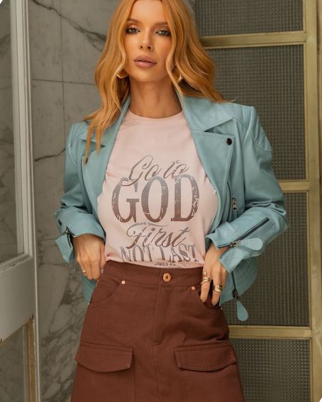 T-Shirt God First Rosa Cream