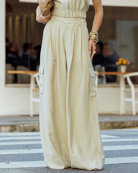 Calça Pantalona Bolsos Bege