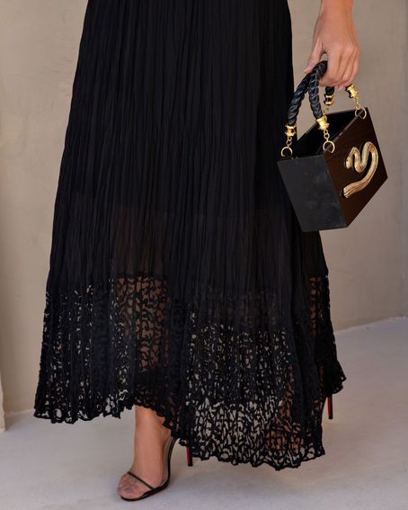 Saia Plissê Barra Renda Preta